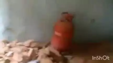 नरैनी: स्योढ़ा निहालपुर गांव में खाना बनाते समय गैस सिलेंडर में अचानक लगी आग, एक महिला झुलसी
