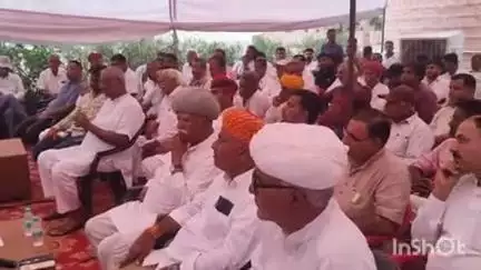 पोकरण: जोधपुर रेंज के आईजी विकास कुमार ने ऑपरेशन नशा विहीन अभियान के तहत पोखरण में जन जागृति शिविर में लोगों की सुनी समस्याएं
