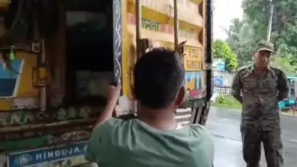 কোচবিহার ১: প্রচুর পরিমানে গাঁজা সহ হরিয়ানার বাসিন্দাকে নিশিগঞ্জে গ্রেফতার করল পুলিশ, কোচবিহারে জানালেন পুলিশ সুপার