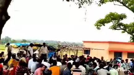मांडू: छाई डैम क्षेत्र में रैयतों की ज़मीन पर बिना सहमति चारदीवारी बनाने से आमसभा में आक्रोश