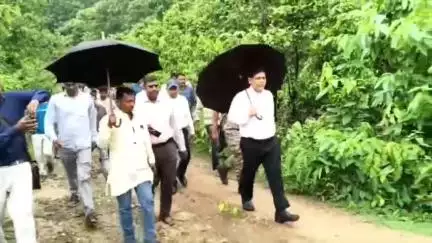 इचाक: सरकार की योजनाएं अब अंतिम गांव तक पहुंच रहीं: उपायुक्त ने किया सुदूरवर्ती गांव पुरनपनियां का निरीक्षण