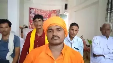 चैनपुर: चैनपुर पहुंचे पूर्व प्रत्याशी मजनु गोंड ने मतदाता पुनरीक्षण कार्य को लेकर सरकार पर साधा निशाना