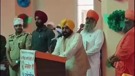 ਸੁਲਤਾਨਪੁਰ ਲੋਧੀ: ਮੁੱਖ ਮੰਤਰੀ ਭਗਵੰਤ ਮਾਨ ਨਿਰਮਲ ਕੁਟੀਆ ਚ ਕਿਹਾ ਪੰਜਾਬ ਸਰਕਾਰ ਬੇਅਦਬੀ ਦੀਆਂ ਵੱਧ ਰਹੀਆਂ ਘਟਨਾਵਾਂ ਨੂੰ  ਰੋਕਣ ਲਈ ਇਕ ਸਖ਼ਤ ਕਾਨੂੰਨ ਬਣਾ ਰਹੀ