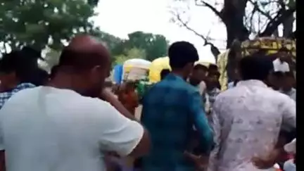 बनखेड़ी: पलिया पिपरिया में मूंग खरीदी में मनमानी से किसानों का फूटा गुस्सा, हाईवे जाम किया