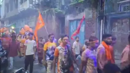 कन्नौज: कन्नौज में सरायमीरा के रास्ते शहर के अंदर पहुंचा कांवड़ियों का जत्था, झूमते-नाचते दिखे शिव भक्त