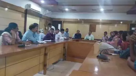 ସଦର: କଳାହାଣ୍ଡି ସଦଭାବନାଗୃହ ଠାରେ ଜିଲ୍ଲାର ସବୁ କଲେଜ ଏବଂ ହାଇସ୍କୁଲ ସ୍ତରରେ ଇଣ୍ଟରନାଲ କମିଟି ଗଠନ ନିମନ୍ତେ ପ୍ରସ୍ତୁତି ବୈଠକ