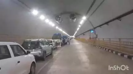ओट: औट: मंडी कुल्लू सड़क 4 मिल के पास बंद, लोग तनलों में फंसे