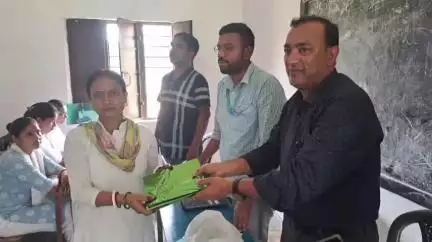 जलालगढ़: प्राथमिक स्वास्थ्य केंद्र जलालगढ़ में नियमित टीकाकरण को सुदृढ़ बनाने हेतु एएनएम के साथ एक बैठक