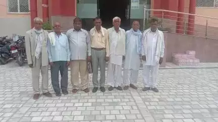 दलित उत्थान संघर्ष सेवा समिति के कार्यकर्ताओं में केंद्रीय राज्य मंत्री को थमाया ज्ञापन