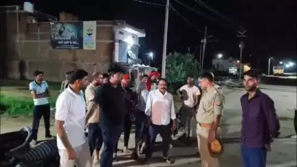 मोठ: समथर में आवारा गौवंशों के लहूलुहान होने की घटनाएं बढ़ी, बजरंग दल के कार्यकर्ताओं ने उपजिलाधिकारी से की शिकायत