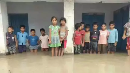 सिमरी बख्तियारपुर: नया प्राथमिक विद्यालय में भरा पानी, विद्यार्थी फंसे, जैसे-तैसे बाहर निकाले गए