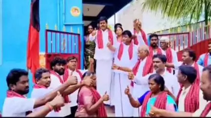 விழுப்புரம்: கடபேரிக்குப்பம்,புதுப்பாக்கம், பகுதியில் ஓரணியில் தமிழ்நாடு திட்டம் குறித்து சட்டமன்ற உறுப்பினர் வீடு வீடாக சென்று உறுப்பினர் சேர்க்கும் பணியில் ஈடுபட