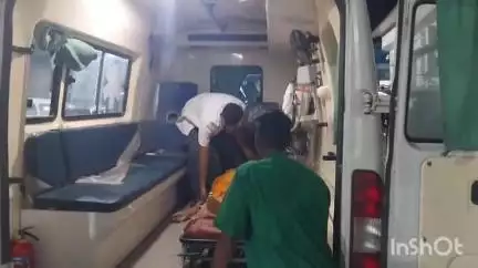 कौआकोल: सरौनी गांव के पास बाइक से अचानक गिरने से एक महिला जख्मी, इलाज के बाद किया गया नवादा रेफर