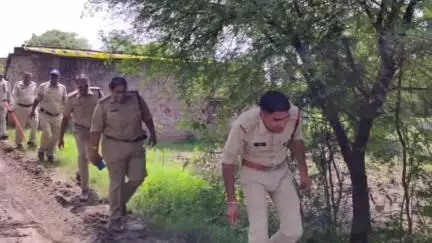 कालापीपल: सुभाष नगर कंजर डेरा में अवैध शराब के खिलाफ पुलिस की बड़ी कार्रवाई, 2000 किग्रा लाहन और 8 लीटर कच्ची शराब जब्त