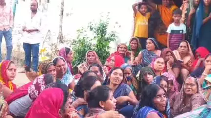 शाहगंज: गिरधरपुर गांव में करंट से लाइनमैन की मौत, ग्रामीणों ने सड़क जाम कर किया विरोध
