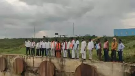 సంగారెడ్డి: సింగూర్ నుంచి బయటకు వస్తున్న కెనాల్ కాలువలను పరిశీలించిన సంగారెడ్డి జిల్లా బిజెపి అధ్యక్షురాలు గోదావరి అంజిరెడ్డి