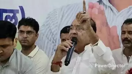 नैनीताल: नेता प्रतिपक्ष यशपाल आर्य के साथ कांग्रेसियों ने आगामी पंचायत चुनाव को लेकर की बैठक