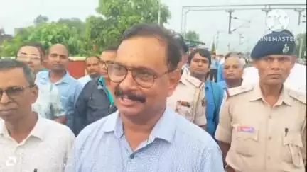 नवादा: नवादा पहुंचे पूर्व मध्य रेल के डीआरएम ने रेलवे स्टेशन का लिया निरीक्षण