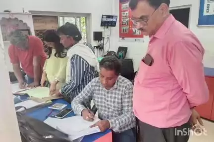 पोहरी: पोहरी क्षेत्र में पेट्रोल पंप पर कार्रवाई, 728 लीटर पेट्रोल और 966 लीटर डीजल जब्त
