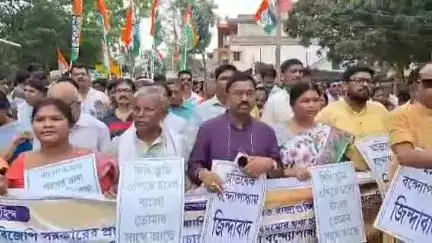 ঝাড়গ্রাম: "বিজেপি শাসিত রাজ্যগুলিতে বাংলাভাষীদের হেনস্তা করা হচ্ছে", ঝাড়গ্রামে বললেন তৃণমূলের জেলা সভাপতি দুলাল মুর্মু