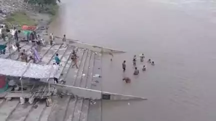 साहेबपुर कमाल: प्रखंड क्षेत्र के विभिन्न गंगा घाटों पर बैरिकेडिंग नहीं होने से लोगों को हो रही है परेशानी #jansamasya
