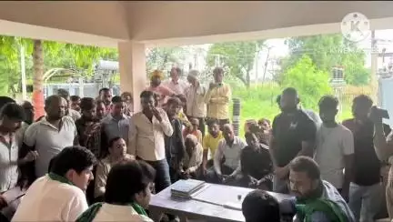 सिरसागंज: अरांव बिजली घर पर भारतीय किसान यूनियन ने गांवों में विद्युत कटौती को लेकर दिया ज्ञापन, शीघ्र समाधान की मांग की