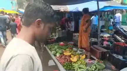 নন্দীগ্রাম ১: বেহাল নিকাশি,জেলার নন্দীগ্রাম বাজারে জমা জলে নাজেহাল,আজ নন্দীগ্রাম সমস্যার কথা শোনালেন ক্রেতা থেকে বিক্রেতা#jansamasya