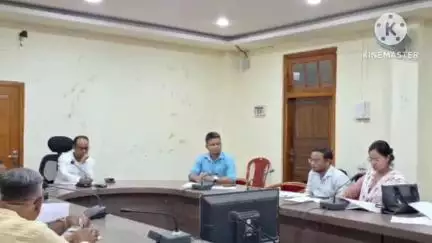 নলবাৰী: জিলা আয়ুক্তৰ কাৰ্যালয়ৰ সভাকক্ষত অতিৰিক্ত জিলা আয়ুক্ত,চক্ৰ বিষয়াৰ সৈতে এখন গুৰুত্বপূৰ্ণ বৈঠকত মিলিত জিলা আয়ুক্ত