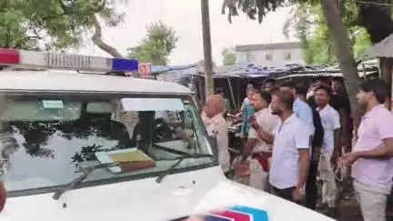 त्रिवेणीगंज: मोबाइल चोरी के आरोप में युवक पकड़ा गया, पुलिस कर रही है जाँच