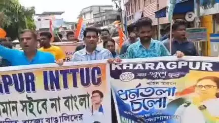 খড়গপুর ১: বিজেপি শাসিত রাজ্যে বাঙালিদের উপর অত্যাচারের প্রতিবাদে খড়্গপুরে তৃণমূলের মিছিল