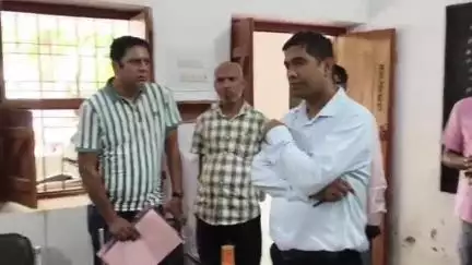 जहानाबाद: शिक्षा विभाग के प्राथमिक उपनिदेशक ने हुलासगंज सहित जिले के कई विद्यालयों का किया निरीक्षण