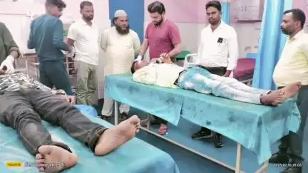 लोहरदगा: भंडरा प्रखंड मुख्यालय के पास दो बाइकों की टक्कर में दो बाइक सवार घायल, समाज सेवी आफताब आलम ने पहुंचाया अस्पताल