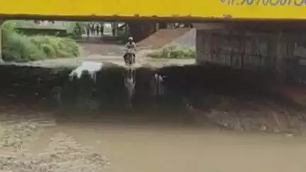 बदलापुर: झमाझम बारिश के कारण सरोखनपुर अंडरपास के पास जलजमाव, 2 से 3 फीट पानी भरा