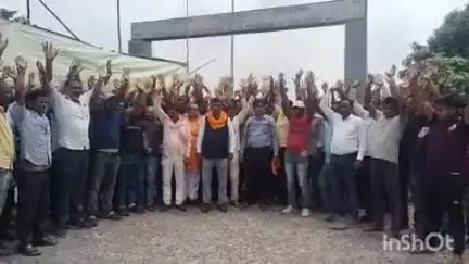 जामताड़ा: जामताड़ा ईसीएल कोयला साइडिंग में डंपर एसोसिएशन का धरना, प्रबंधक पर मनमानी का आरोप