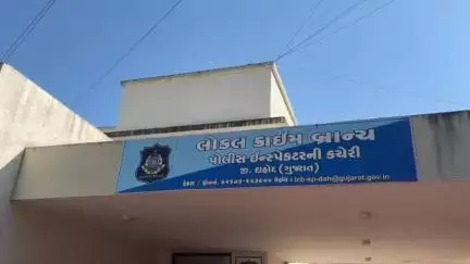 ઝાલોદ: દાહોદ LCB પોલીસે લીમડી બાયપાસ ખાતેથી ટૂ વ્હીલર પર હેરાફેરી કરાતો વિદેશી દારૂ જપ્ત કર્યો