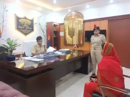 आज दिनांक-16.07.25 को पुलिस अधीक्षक, कटिहार के द्वारा अपने कार्यालय कक्ष में जन सुनवाई करते हुए I