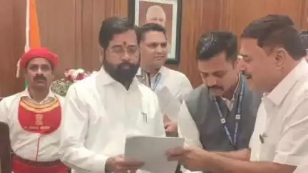 पालघर: उपमुख्यमंत्री तथा नगरविकास मंत्री एकनाथ शिंदे यांची विधानभवन येथे आमदार राजन नाईक यांनी घेतली भेट