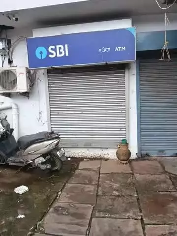 डिंडोरी न्यूज़ जिला मुख्यालय में क्या हालत है एटीएम बंद है उपभोक्ता परेशान है पुरानी डिंडोरी को ग्राम पंचायत घोषित किया जाए