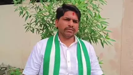 ಕಲಬುರಗಿ: ನೌಕರರ ದುಡ್ಡಿನಲ್ಲಿ ಕಛೇರಿ ದುರಸ್ಥೆ ಮಾಡುವದಾದ್ರೆ ಸರ್ಕಾರ ಏಕೆ ಬೇಕು?: ನಗರದಲ್ಲಿ ಜೆಡಿಎಸ್ ಮುಖಂಡ 
ಪ್ರವೀಣ್ ಜಾಧವ್
