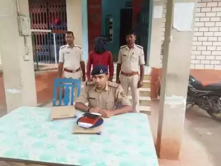 कटिहार जिला के फलका थाना कांड संख्या-83/25 के प्राथमिक अभि० (हत्याप्रयास में) मोo नौशाद को गिरफ्तार किया गया I