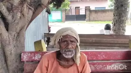 टेहरोली: बम्होरी में बुजुर्ग ने उत्तर प्रदेश शाखा प्रबंधक पर लगाए आरोप, कहा- पैसे निकालने के लिए किसी ने नहीं भरा फॉर्म
