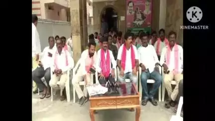 మంచిర్యాల: ఎమ్మెల్యే ప్రజాధనాన్ని దుర్వినియోగం చేయడమే లక్ష్యంగా పనిచేస్తున్నారు: పట్టణంలో బీఆర్ఎస్ పార్టీ నాయకులు