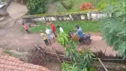 नईगढ़ी: नईगढ़ी थाना क्षेत्र के भीर गांव में तलवार लहराते युवक का वीडियो सोशल मीडिया पर वायरल