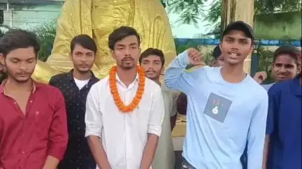 ବଲାଙ୍ଗୀର: ଗାନ୍ଧୀନଗର ପଡ଼ାଛକ୍  ଗାନ୍ଧୀ ମୂର୍ତ୍ତି ଆଗରେ ନବ ନିଯୁକ୍ତ ଛାତ୍ର କଂଗ୍ରେସ ରାଜ୍ୟ ସାଧାରଣ ସମ୍ପାଦକଙ୍କୁ ଉତ୍ସାହଭରା ଅଭିନନ୍ଦନ