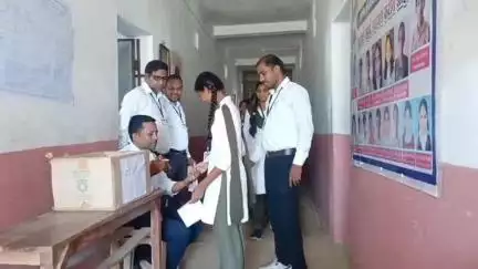गडचिरोली: यशोधरा विद्यालय चामोशी येथे लोकशाही पद्धतीने शालेय मंत्रिमंडळ गठन .