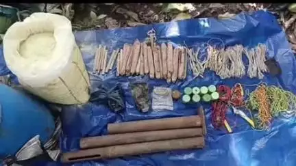 सुकमा: थाना भेज्जी के मोसलमड़गु के जंगल में नक्सलियों के डंप विस्फोटक सामग्री बरामद की गई