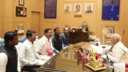 पुष्पराजगढ़: अनूपपुर भाजपा जिला अध्यक्ष हीरा सिंह श्याम ने भोपाल में राज्यपाल मंगू भाई पटेल से की भेंट