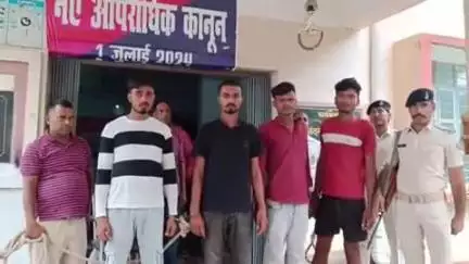 रजौन: रामपुर गांव से रजौन पुलिस ने चार युवकों को हथियार के साथ किया गिरफ्तार, 2 देसी कट्टा और 4 कारतूस बरामद