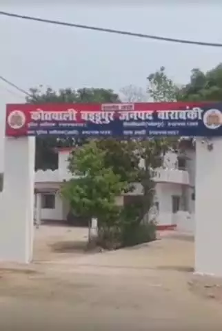 फतेेहपुर: निंदूरा विकासखंड में बड़ा हादसा: छुट्टा मवेशियों से बचने के प्रयास में डॉक्टर की कार खाई में गिरी