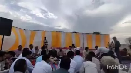 ओसियां: ग्राम पंचायत सुवाप में आयोजित रात्रि चौपाल में जिला कलक्टर ने आमजन की परिवेदनाएं सुनीं